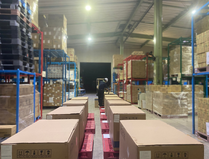 検品の様子 | ELEMOs