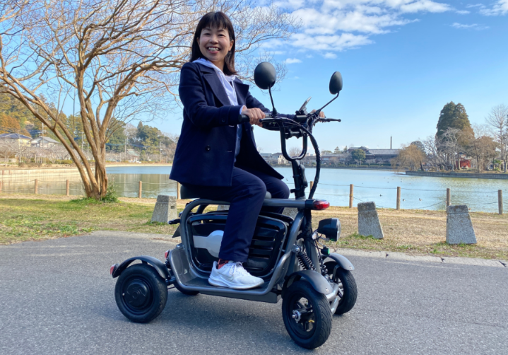 ELEMOs4は、1回の満充電で最長50km走ることができます