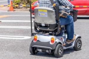 駐車場もシニアカーでスイスイ進むことができます