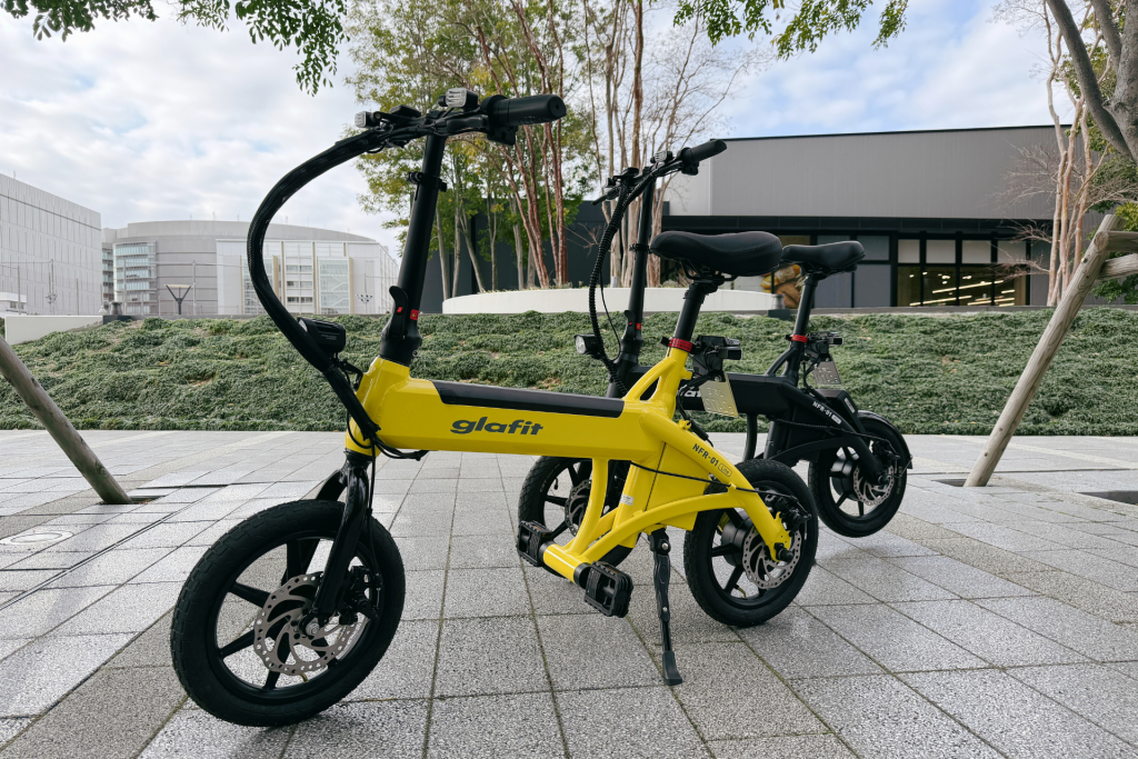 免許不要・公道走行OK・アクセルでスイスイの自転車型電動二輪】glafit