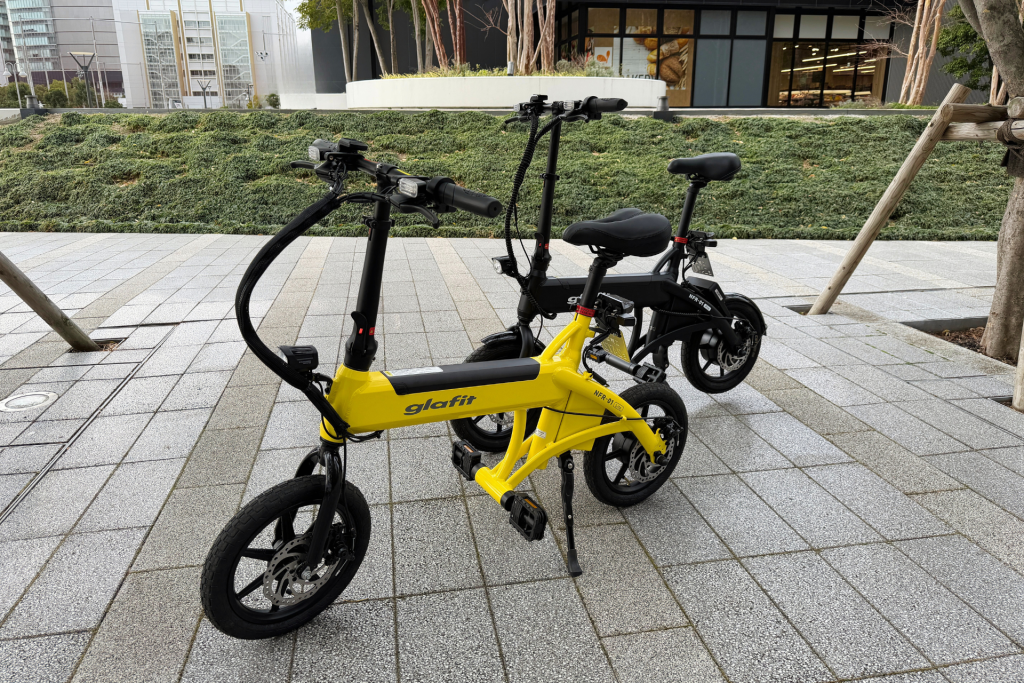 免許不要・公道走行OK・アクセルでスイスイの自転車型電動二輪】glafit